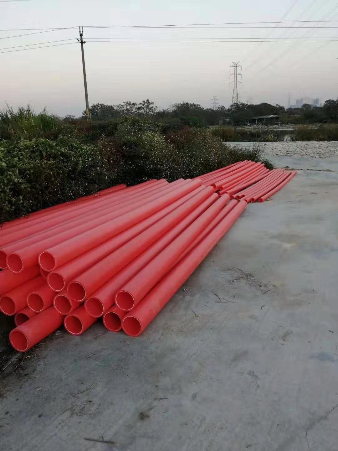 mpp电缆管材卸货现场， (3)